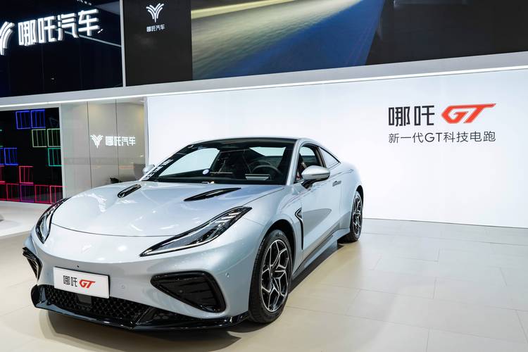 惠州惠东县源维贝企业管理咨询哪吒汽车在智能汽车领域的表现，领途汽车在新能源汽车市场中的影响力